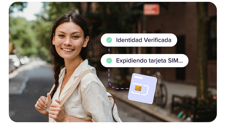 Mujer usando kiosco autoservicio para expedir tarjeta sim