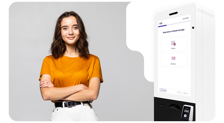 Mujer utilizando un kiosco interactivo