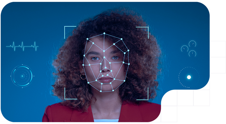 Mujer con superposición de reconocimiento facial digital sobre el rostro.