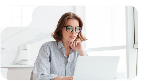 Firmando un documento con un portátil 